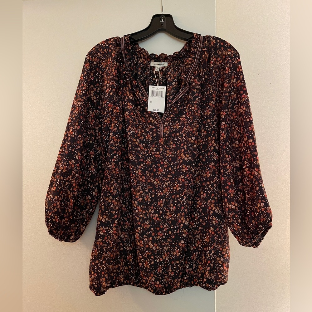 Multicolored print Boho top by Max Studio. Gathered at the sleeves and bottom.